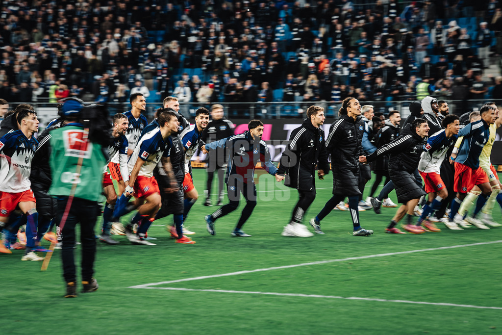 Fußball | Männer | Saison 2025/2026 | 1. Fußball-Bundesliga | 6. Spieltag | Hamburger SV vs. 1. FSV Mainz 05 | 05.10.2025 | HSV mit einer Laola zu den Fans nach dem Sieg