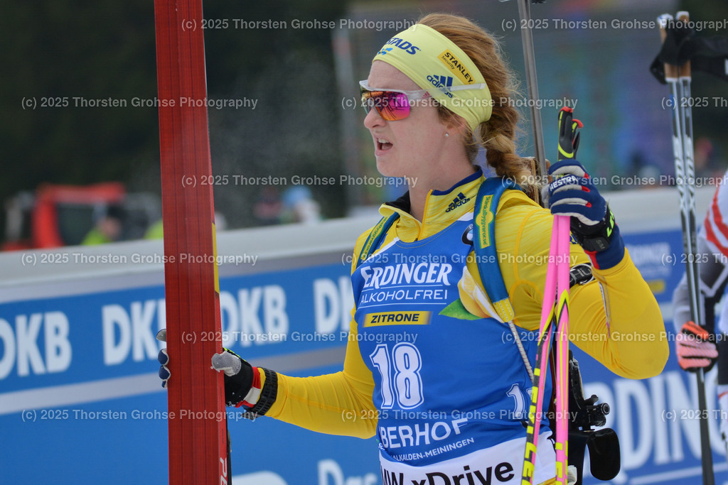 IBU WC Biathlon Oberhof 2018 | BRORSSON Mona (SWE) im Ziel (Platz 27); IBU WC Biathlon Oberhof 2018, 10 km Verfolgung der Frauen am 06.01.2018 in der DKB Ski Arena in Oberhof, (Deutschland) - Realisiert mit Pictrs.com