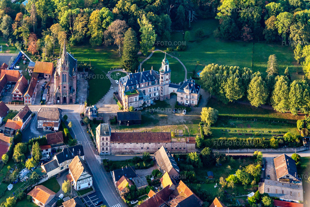 Aerial view: Château de Froeschwiller in Frœschwiller in the state Bas-Rhin, France.Photo: IMG_139171.jpg taken on 10/01/2023 by Werner Riehm/FLY-FOTO.comResolution of the original: 4817 x 3211 px