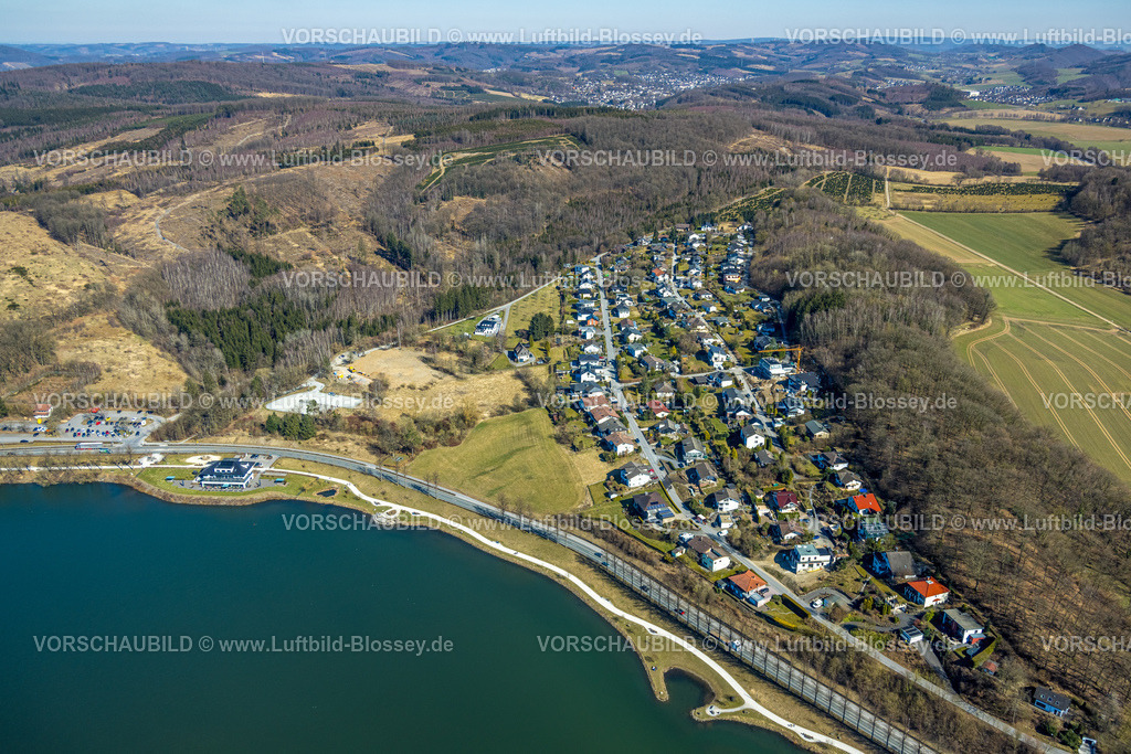 Sundern250304356 | Luftbild, Heimathafen Restaurant Grote Goldbäckerei, Baustelle ehemaliges Freibad an der Seestraße, Wohngebiet Kamberg, Waldgebiet mit Waldschäden, Amecke, Sundern, Sauerland, Nordrhein-Westfalen, Deutschland