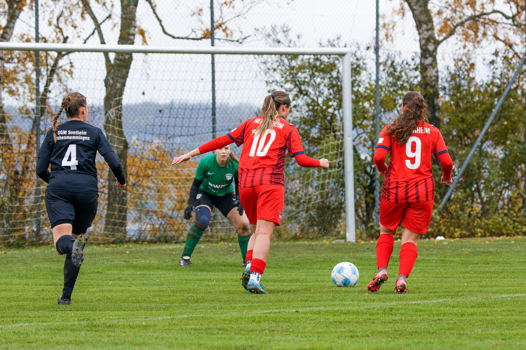 HOHFCH_251109_6912 | 1.FC Heidenheim 1846 II vs. GAST, Fußball, Frauen, Bezirksliga, 2025/2026, X. Spieltag, 03.10.2025 in Heidenheim, Kunstrasen b. Voith-Arena West(Foto: Michael Bulling) - Realisiert mit Pictrs.com
