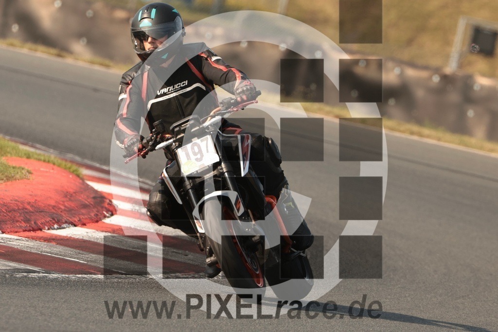 0197-20250814_10559 | Schöne Erinnerungen an spannende Momente - das festzuhalten ist unser Job. PIXELrace.de ist seit 2003 auf den Rennstrecken Europas unterwegs um die Action draußen beim Fahren und die wunderbare Stimmung imm Fahrerlager für euch einzufangen.