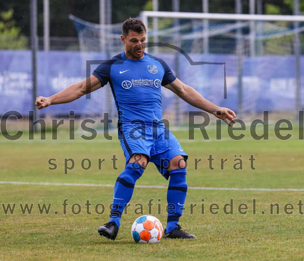 2023-06-30_017_FC_Langengeisling_gegen_VfB_Forstinning | Erding, Deutschland, 30.06.2023:
Fußball, Bezirksliga Oberbayern Ost 2023 / 2024, Testspiel, FC Langengeisling gegen VfB Forstinning, Endergebnis: 3:0

Andreas Buchberger (FC Langengeisling, #6)

Foto: Christian Riedel / fotografie-riedel.net