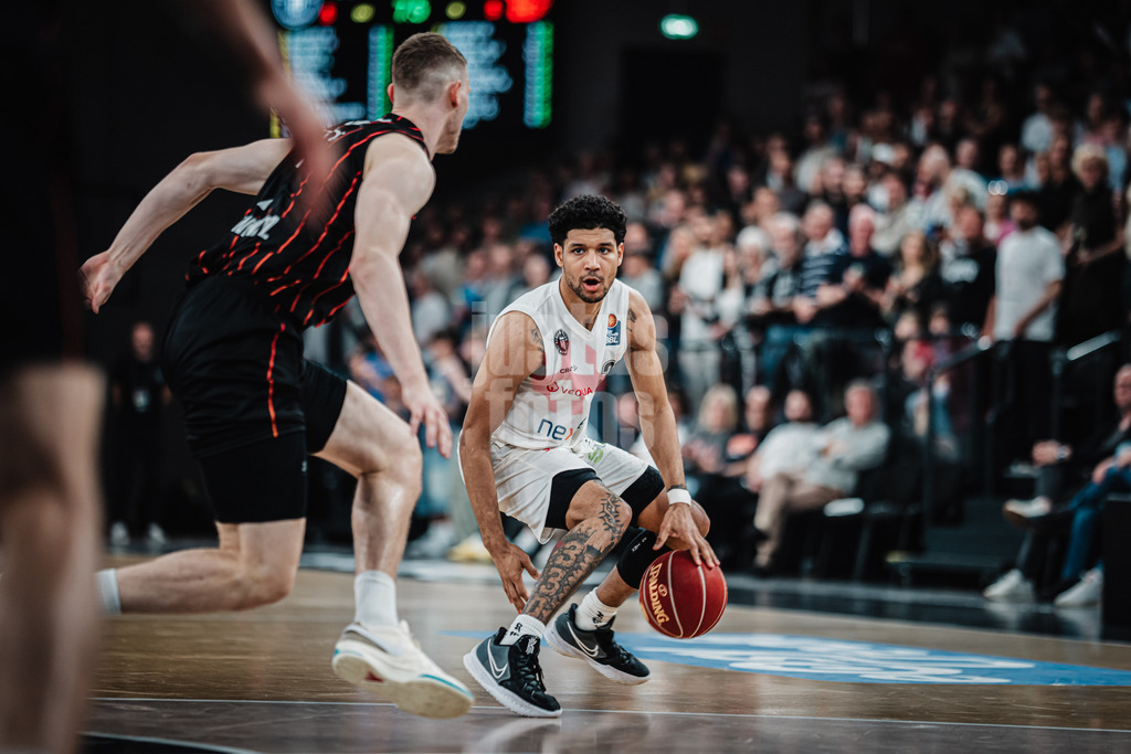 Basketball | Männer | Saison 2023/2024 | easyCredit Basketball Bundesliga | 32. Spieltag | Veolia Towers Hamburg vs. NINERS Chemnitz | 04.05.2024 | Mark Hughes (#3, Veolia Towers Hamburg)