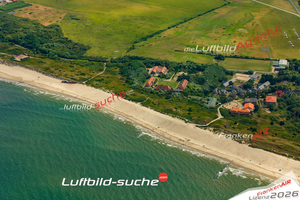 Neue Luftbildaufnahme der Stadt Wangerooge - Das Luftbild wurde 2025 vom UL-Flugzeug heraus erstellt ( keine Drohnenaufnahme ) - Hochauflösende Luftaufnahme - für Wandbilder und großformatige Ausdrucke geeignet. Das besondere Geschenk!Hier alle&nbsp;Infos zur Lizenzierung der LuftaufnahmeWir fliegen auch dieses Jahr wieder in Ihre Region um Luftbilder zu erstellen.- Luftbild anfragen