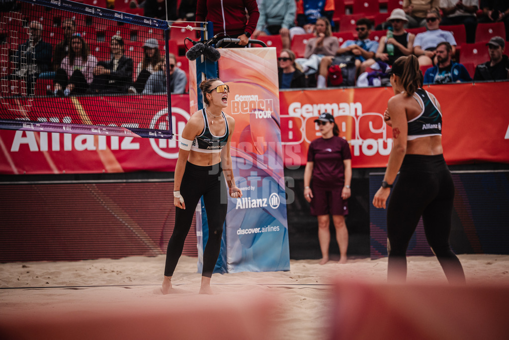 Beachvolleyball | Frauen | Allianz German Beach Tour 2025 | Tourstop Berlin | 22.08.2025 | v.l. Elea Beutel und Leonie Klinke jubeln