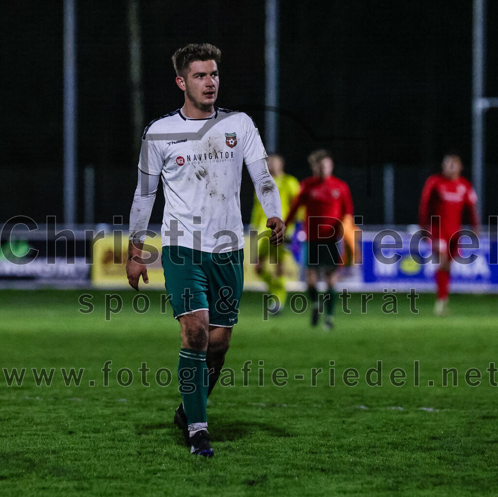 2024-03-28_126_FC_Schwaig_gegen_VfB_Forstinning | Oberding, Deutschland, 28.03.2024:
Fußball, Landesliga Südost 2023 / 2024, 27. Spieltag, FC Schwaig gegen VfB Forstinning, Endergebnis: 2:1

Raffael Ascher (FC Schwaig, #9)

Foto: Christian Riedel / fotografie-riedel.net