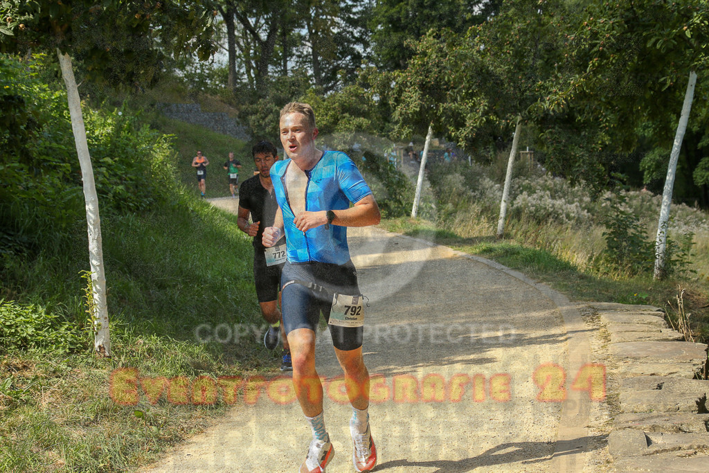 250824_1442_EX1_7199 | Sportfotografie im Rhein-Sieg Kreis, Köln, Bonn, NRW, Rheinland Pfalz, Hessen, etc. Unser Tätigkeitsfeld umfasst den Laufsport vom Volkslauf über den Marathon, Duathlon, Triathon bis zum Ultralauf wie Kölnpfad Ultra oder Schindertrail.