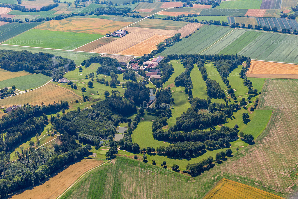 Luftbild: Golf Club Schloßberg e.V. im Ortsteil Altersberg in Reisbach im Bundesland Bayern in Deutschland. – Foto: IMG_132755.jpg vom 02.07.2022 durch Werner Riehm/FLY-FOTO.de – Auflösung des Originals: 5472 x 3648 px – Golfclub Schlossberg