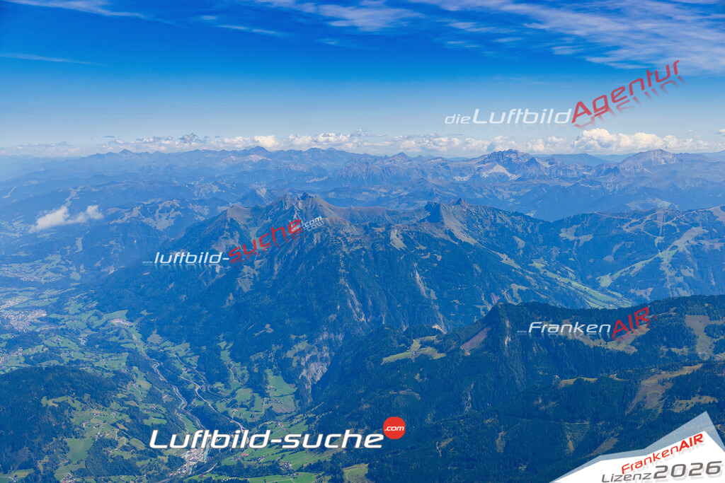 Luftaufnahme von  Sankt Veit im Pongau - Die Luftaufnahme wurde 2025 vom UL-Flugzeug heraus erstellt ( keine Drohne ) - Hochauflösende Luftaufnahme - für professionelle Ausdrucke geeignet. Die Geschenkidee !Mit Lizenz und Bildrechte bestellbar