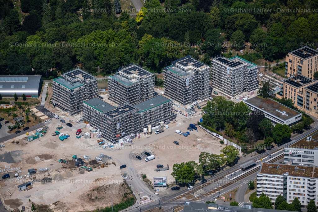 4034687 | STUTTGART 22.07.2020 Wohngebiets- Baustelle mit Mehrfamilienhaussiedlung- Neubau "Rosensteinquartier" entlang der Nordbahnhofstraße - Otto-Umfried-Straße im Ortsteil Am Pragfriedhof in Stuttgart im Bundesland Baden-Württemberg, Deutschland. Weiterführende Informationen bei: Ed. Züblin AG,  GdW Bundesverband deutscher Wohnungs- und Immobilienunternehmen e.V.,  Siedlungswerk GmbH Wohnungs- und Städtebau. // Residential construction site with multi-family housing development- "Rosensteinquartier" the along the Nordbahnhofstrasse - Otto-Umfried-Strasse in the district Am Pragfriedhof in Stuttgart in the state Baden-Wurttemberg, Germany. Further information at: Ed. Zueblin AG,  GdW Bundesverband deutscher Wohnungs- und Immobilienunternehmen e.V.,  Siedlungswerk GmbH Wohnungs- und Staedtebau. Foto: Gerhard Launer