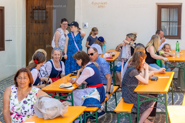 Fronleichnamsprozession mit Pfarrfest | Bildershop von pixelworld.at - Realisiert mit Pictrs.com