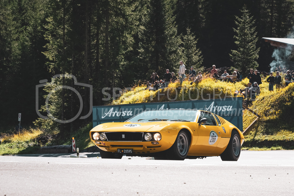 21. Arosa ClassicCar 2025 - 6. =September= 2025 | Daniel Riediker aus Vaduz (UE) in einem De Tomaso Mangusta aus dem Jahre 1970 mit Startnummer 266 am Arosa ClassicCar 2025 in der Kategorie Classic Trophy..@arosaclassiccar, @arosa.official, #arosaclassiccar, #arosa, #76curves, #classiccarBild: Sportfotografie Markus Aeschimann | www.markus-aeschimann.ch - Realisiert mit Pictrs.com