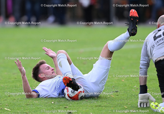Fussball Pfaffenberg Pokal Turnier 2023  | Fussball Pfaffenberg Pokal Turnier 2023 beim SV Unterjesingen 27.07.2023
Kreisliga A 3 
SV Unterjesingen - SGM Altingen / Entringen
Robin Hermenau (SGM Altingen / Entringen) am Boden
FOTO: ULMER Pressebildagentur 
xxNOxMODELxRELEASExx