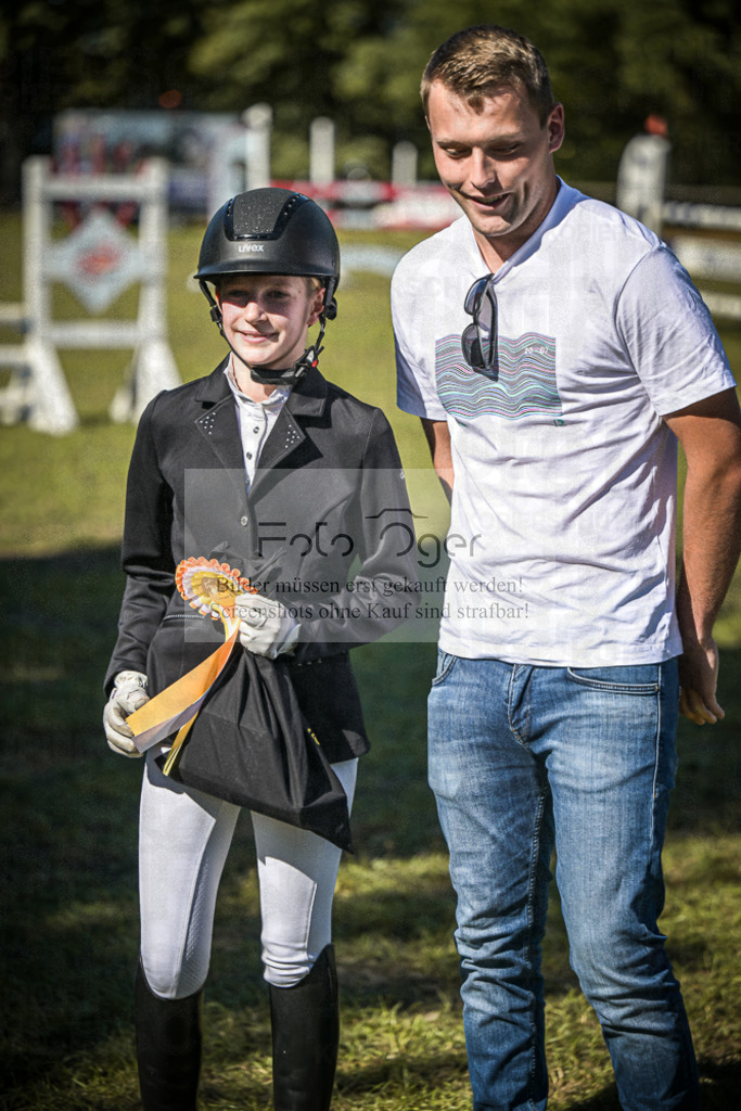 DOS_0012 | Entdecke hochwertige Reitturnierfotos von Foto Oger. Professionell, emotional und authentisch – jetzt Lieblingsmomente im Shop bestellen.Deutschlandweite Turnierfotografie. - Realisiert mit Pictrs.com