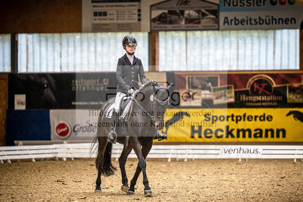 DOS_1118 | Entdecke hochwertige Reitturnierfotos von Foto Oger. Professionell, emotional und authentisch – jetzt Lieblingsmomente im Shop bestellen. - Realisiert mit Pictrs.com