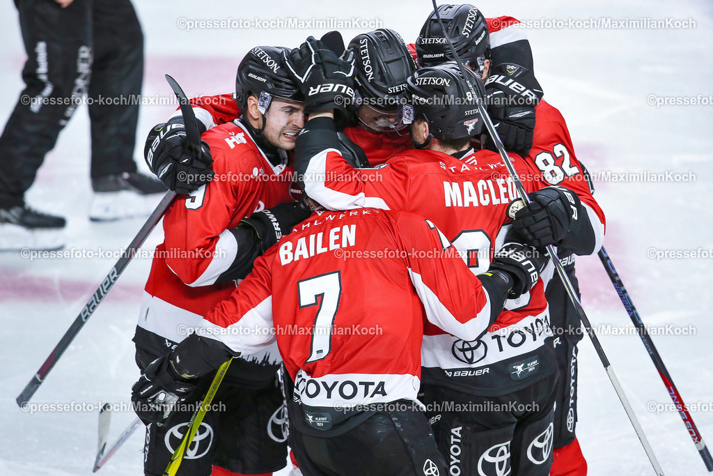 KoeDEL14032401060 | 14.03.2024, Köln, Eishockey, Penny DEL, Pre-Playoffs Spieltag 3, Lanxess-Arena, Kölner Haie - ERC Ingolstadt: Torjubel nach dem 2:3 durch Gregor MacLeod (Kölner Haie)