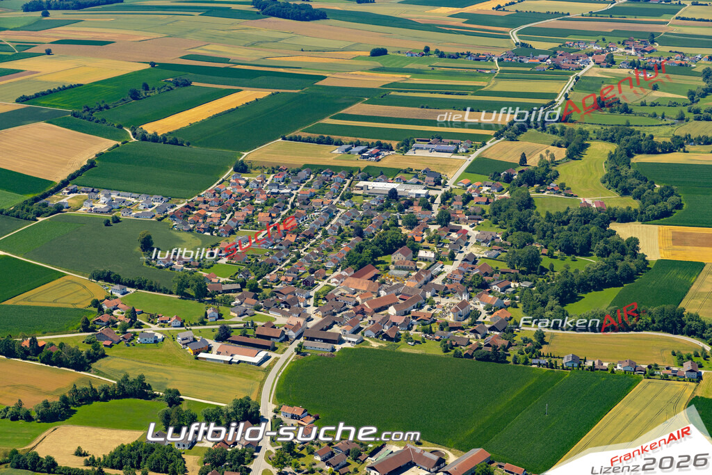 Aktuelles Luftbild von Münchsdorf Roßbach - Die Luftaufnahme wurde 2022 mittels UL-Flugzeug erstellt ( keine Drohne ) - hochauflösende Kamera-Systeme von  Canon -Beste Qualität - Für grossformatige Ausdrucke geeignet. Die Geschenkidee !