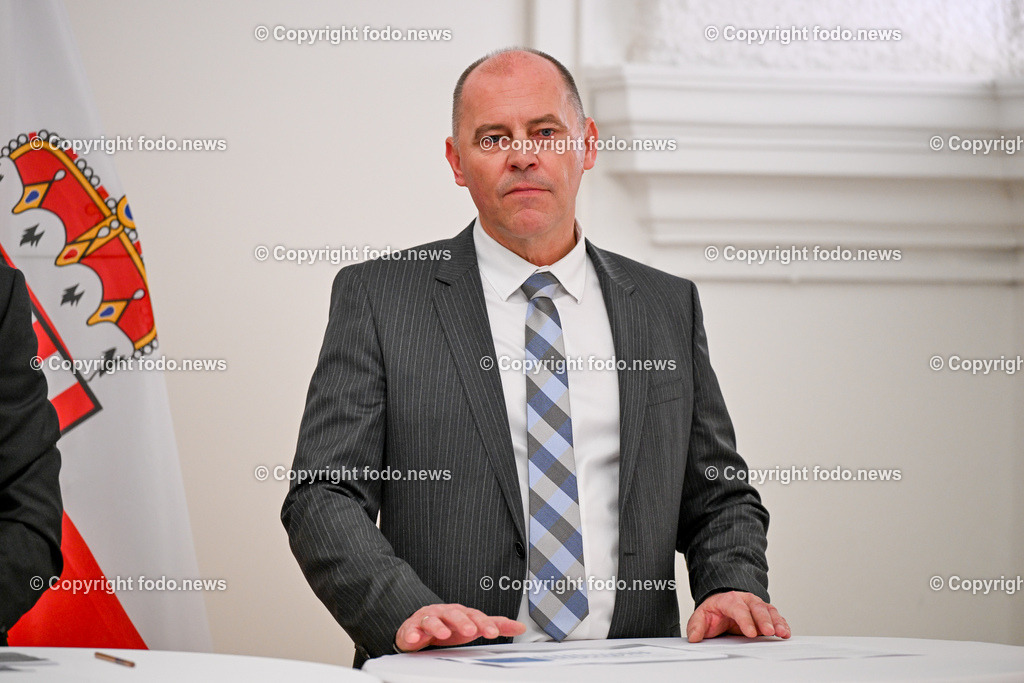 Pressekonferenz Land Ooe_ Stabilitaet der Lieferketten im Fokus_ 22.01.2024-4 | 22.01.2024, Linz, AUT, Pressekonferenz Land Ooe, Stabilitaet der Lieferketten im Fokus – aktuelle Analysen und Forschungsergebnisse und kuenftige Schwerpunkte im Bild Hubert Zajicek (Leiter der Steel Division und Mitglied des Vorstandes der voestalpine)