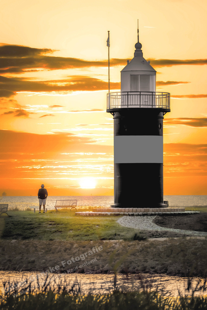 038 Wremen Kleiner Preuße Leuchtturm und umzu - 29-07-2023 -R Ganske Kopie | Onlineshop mit Bildern von Stränden, Häfen und Meer. Leinwände, Poster, Kalender und andere Materialien erhältlich. Kommerzielle Lizenzen möglich.  - Realisiert mit Pictrs.com