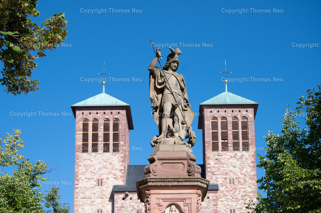 Marktplatz -Bensheim-Marktbrunnen-Kirche-Sankt_Georg--004-Fotografie_Thomas_Neu | bbe, Bensheim, Marktplatz mit Kirche Sankt Georg, Marktplatzbrunnen mit Stadtpatron Sankt Georg, , Bild: Thomas Neu