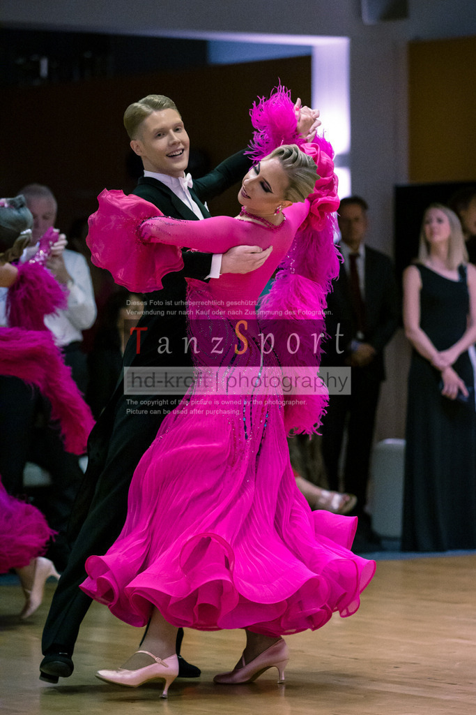 20250906_LM_By_HGR-S-Std_7528 | Tanzsportbilder, Standardtanz, Lateintanz, WDSF, DTV, LTVB, dancecomp, goc, hessen tanzt, blaues band der spree, walzer, tango, wiener walzer, slowfox, quickstepp, samba, rumba, cha-cha-cha, paso doble. jive, hd-kroft photography, turniertanzsport