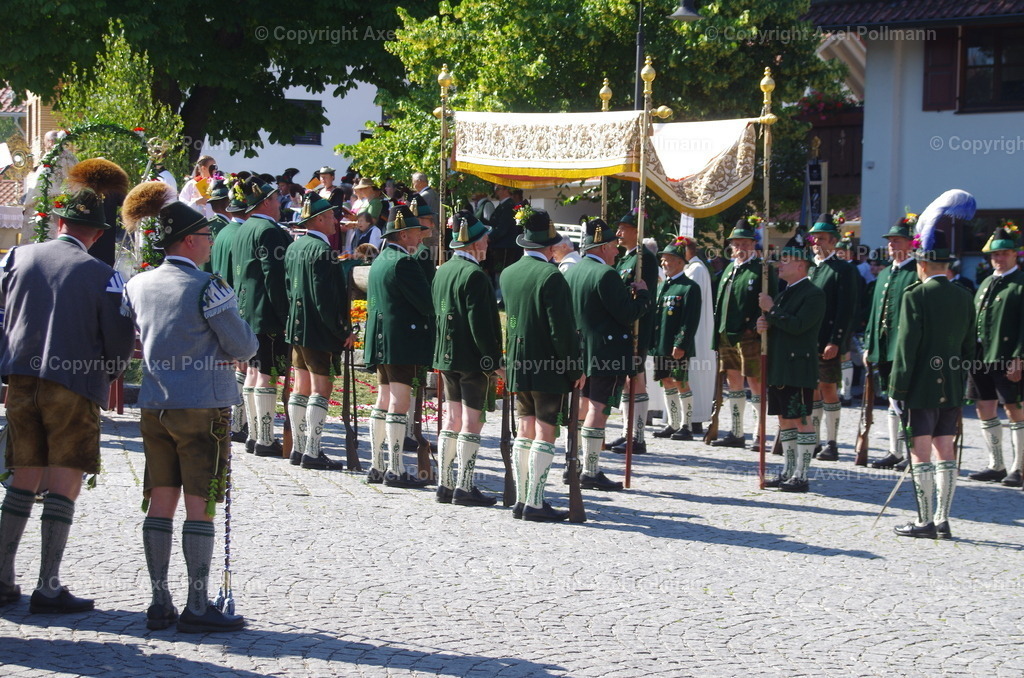 IMGP5433 | fotografiert von Axel PollmannLeonhardi Wallfahrt Benediktbeuern und Murnau, Fronleichnam, Fasching, Landschaft im Loisachtal und Benediktbeuern  - Realisiert mit Pictrs.com