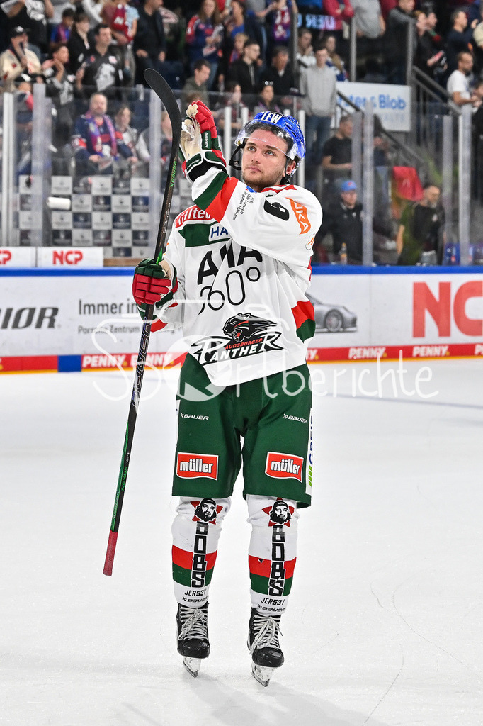 Nürnberg Ice Tigers - Augsburger Panther | bedankt sich bei den mitgereisten Fans - Justin VOLEK (Augsburger Panther #9) / Niederlage / Deutsche Eishockey Liga: Nürnberg Ice Tigers - Augsburger Panther, Arena Nürnberger Versicherung am 22.09.2024