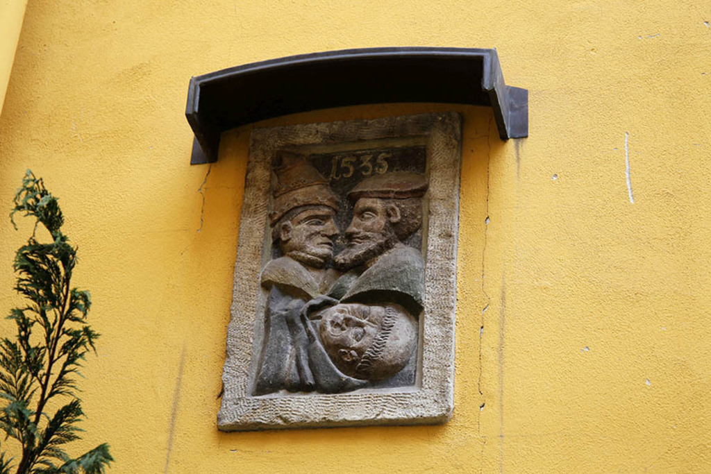 Bildlexikon Leipzig - Spottrelief | Das Team hinter BILDLEXIKON LEIPZIG bündelt historische wie aktuelle Informationen über die Stadt Leipzig in Text und Bild auf einer Plattform und stellt diese der interessierten Öffentlichkeit zur Verfügung.