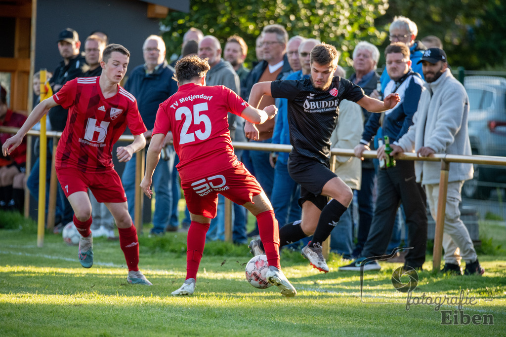 TV Metjendorf-SVE Wiefelstede | Kreisliga Herren;TV Metjendorf (rot)-SVE Wiefelstede (schwarz) am 08.08.2023; in Metjendorf (Sportanlage Metjendorf), Photo: Philip Eiben 2023 - Realisiert mit Pictrs.com