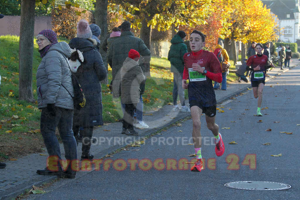 241201_1042_EV4_9751 | Sportfotografie im Rhein-Sieg Kreis, Köln, Bonn, NRW, Rheinland Pfalz, Hessen, etc. Unser Tätigkeitsfeld umfasst den Laufsport vom Volkslauf über den Marathon, Duathlon, Triathon bis zum Ultralauf wie Kölnpfad Ultra oder Schindertrail.