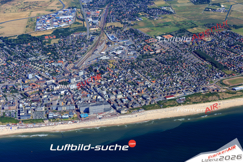 Die Luftbildaufnahme Westerland - Sylt wurde 2018 mittels Flugzeug (keine Drohne) erstellt. Perfekte Schärfe und Druck- Auflösung- Garantiert!