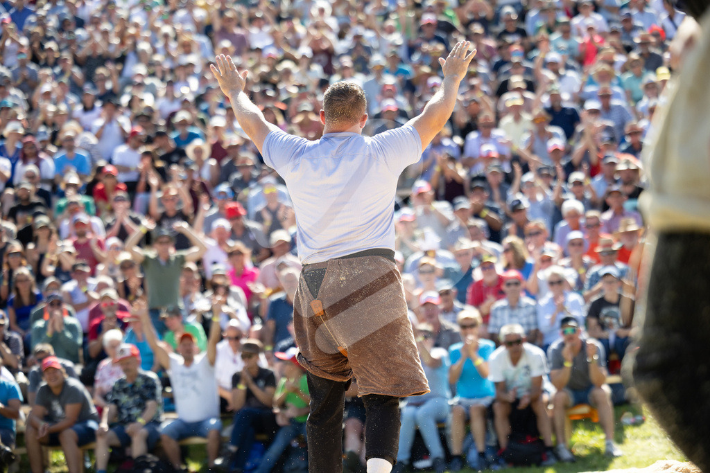 Rigi2025_2672 | Die Schwinger des Schwyzer Kantonalen Schwingerverbandes: Fotos, die Dynamik und Leidenschaft festhalten, sowie emotionale Momente aus dem traditionellen Schwingsport zeigen. - Realisiert mit Pictrs.com