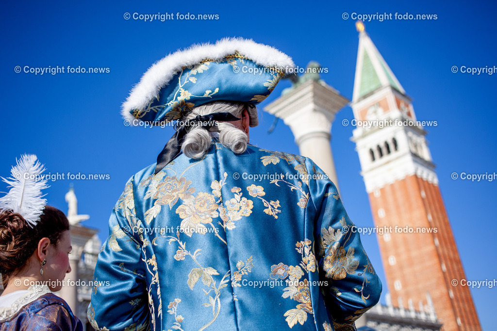 Italien_ Venedig_ 03.03.2025-13 | 03.03.2025, Italien, ITA, Venetien, Venedig, im Bild Venedig, Stadtansichten, Touristen, Reisefeature, Karneval, Masken, maskiert, venezianisch, Reise, Venedig, Venezia, Venetien, Stadtansicht, Campanile, Canale Grande, Markusplatz, Markuskirche, Touristen, Gondel, Gondolere, Faehre, Motorboot, Wassertaxi, Vaporetto, Adria, Lagune, Pfahlbauten, Bruecke, Rialtobruecke, La Gondola, Dogenpalast, Italien, Creativ, Kreativ