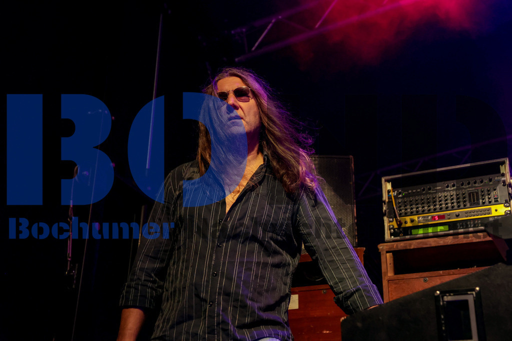 Purple Rising  {date} -  | {headline}(Foto: Sebastian Sendlak / BOND) - Realisiert mit Pictrs.com