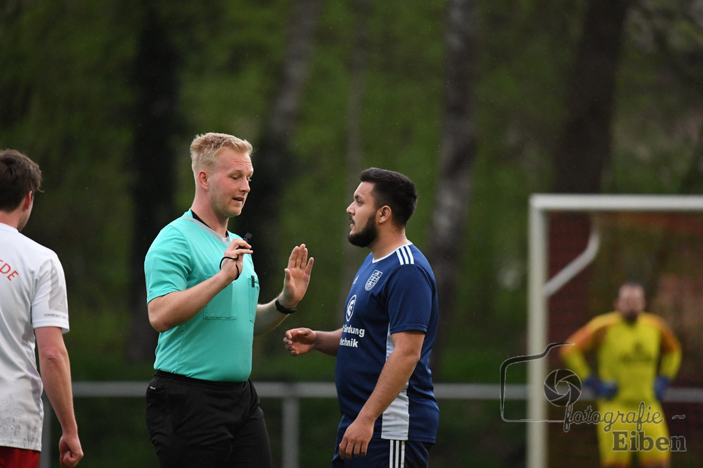SV Eintracht Wiefelstede-VFL Bad Zwischenahn | Herren Kreisliga; SV Eintracht Wiefelstede (weiß)-VFL Bad Zwischenahn (blau) am 09.04.2024; in Wiefelstede (Sportanlage Am Breeden), Photo: Philip Eiben 2024 - Realisiert mit Pictrs.com