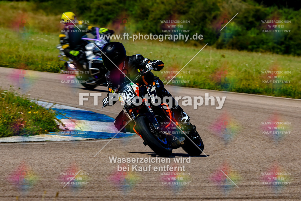 025-3454 | Hier findet Ihr Bilder von Touristenfahrten auf der Nürburgring Nordschleife oder von anderen Veranstaltungen die ich besucht habe. Viel Spass beim Durch Schauen 