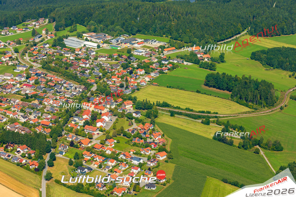Schöne Luftaufnahme als Geschenk in Großarmschlag Grafenau - Die Luftbildaufnahme wurde 2025 vom UL-Flugzeug heraus erstellt ( keine Drohne ) - Hochauflösende Luftaufnahme -Nicht vergleichbar mit Google Maps oder Satelittenbilder- Die Geschenkidee !Mit Lizenz und Bildrechte bestellbar