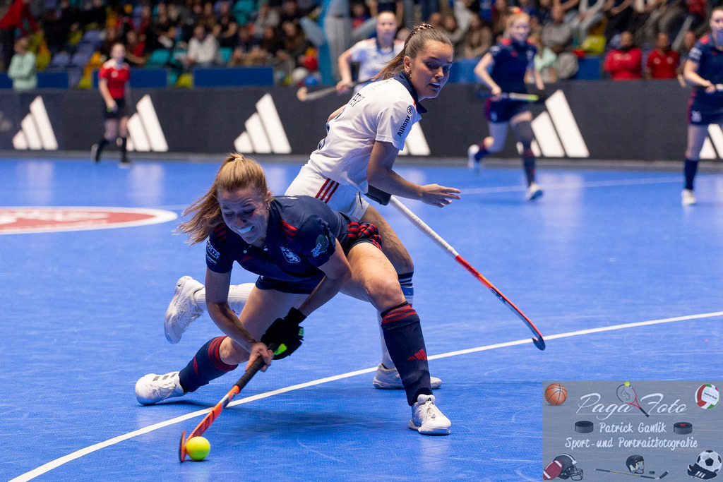 Volvo E.R.B. Final 4 Halbfinale Frauen: Mannheimer HC - Düsseldorfer HC, 25.01.2025 | Mabel Brands (Düsseldorfer HC #7) mit einem Schuss aufs Tor und dem 4:1 für Düsseldorf, Mannheimer HC - Düsseldorfer HC, Frankfurt, Süwag Arena, 25.1.2025 - Realisiert mit Pictrs.com