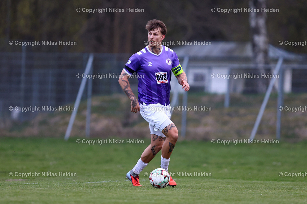 NH_VfRNeumuenster_PSVNeumuenster_FlensOberliga_15042026 | #4 Kenny Korup (VfR Neumünster)Fußball I Herren I Flens Oberliga I Saison 2025-2026  I 19. Spieltag I VfR Neumünster - PSV Union Neumünster I 15.04.2026 I VfR Stadion HSP (Grümmi Arena)