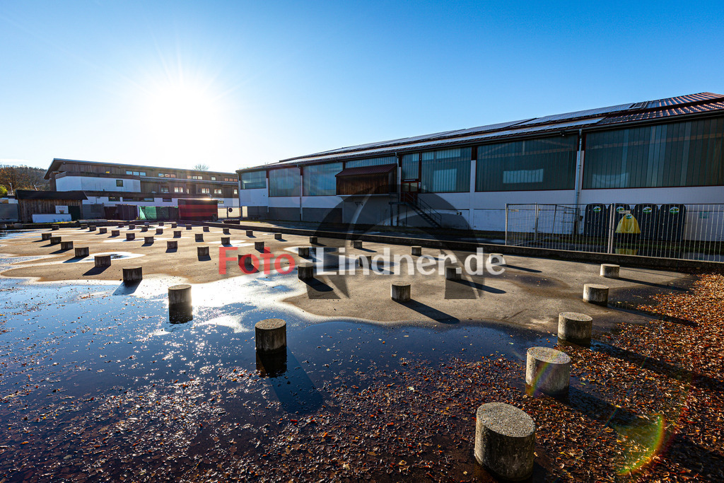 Gebäude | Eisstadion Peißenberg 2024/25, Gebäude, 20241115,Container Fundamente,2024-11-15 in Peißenberg (Eisstadion Peißenberg)Copyright: WolfgangxLindner foto-lindner.de