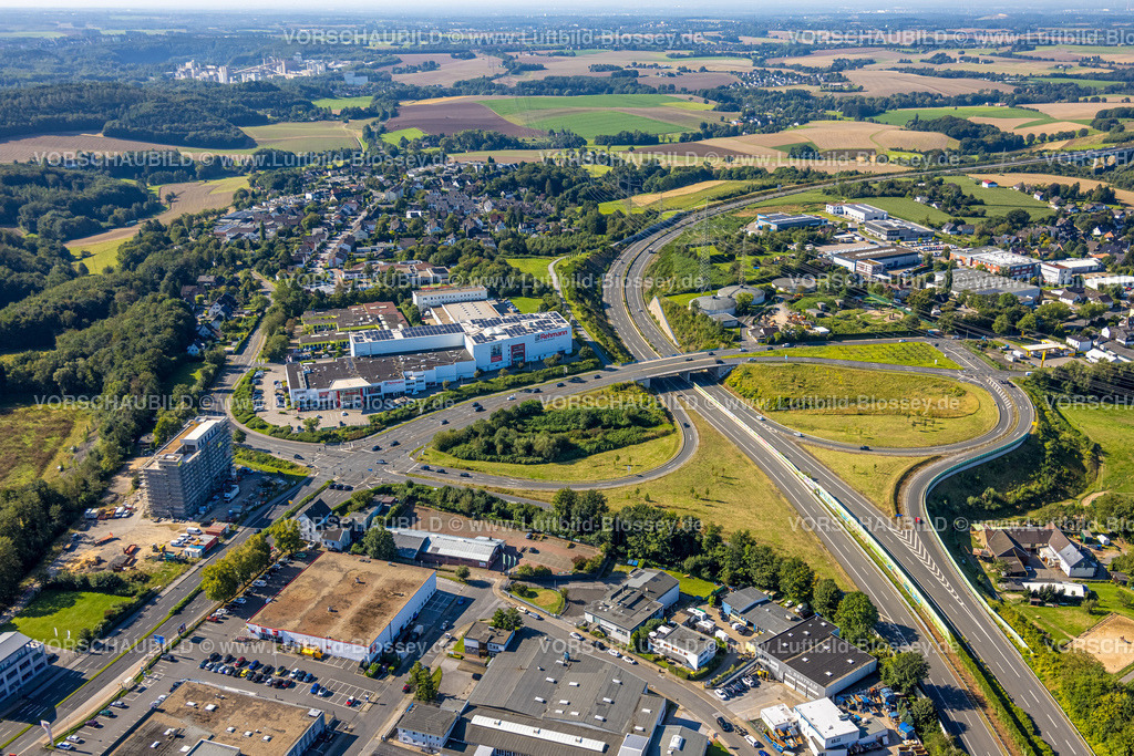 Velbert240812776 | Luftbild, Autobahn A44 Hochstraße und  Bundesstraße B227 mit der Ausfahrt Heiligenhaus, Baustelle mit Hotel-Neubau am Eckgrundstück Flandersbacher Weg und Heiligenhauser Straße, Velbert, Ruhrgebiet, Nordrhein-Westfalen, Deutschland