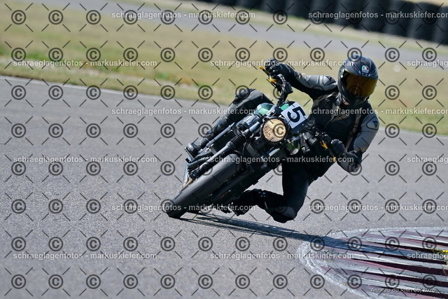 26BT02-1021 | markuskiefer.com - Realisiert mit Pictrs.com