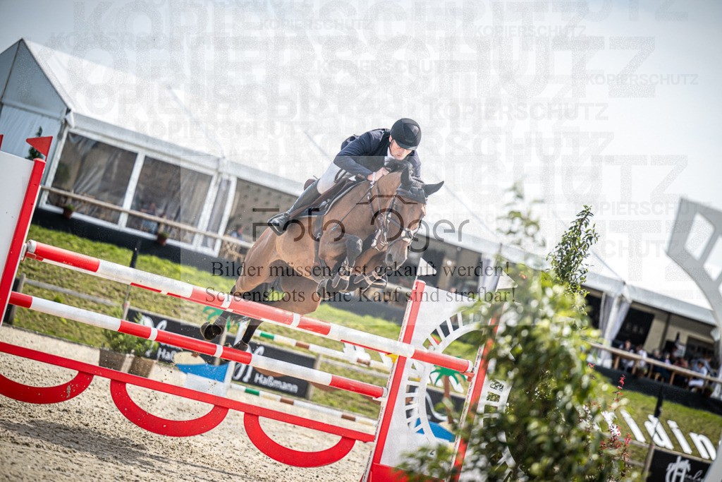 DOS_7998 | Entdecke hochwertige Reitturnierfotos von Foto Oger. Professionell, emotional und authentisch – jetzt Lieblingsmomente im Shop bestellen.Deutschlandweite Turnierfotografie. - Realisiert mit Pictrs.com