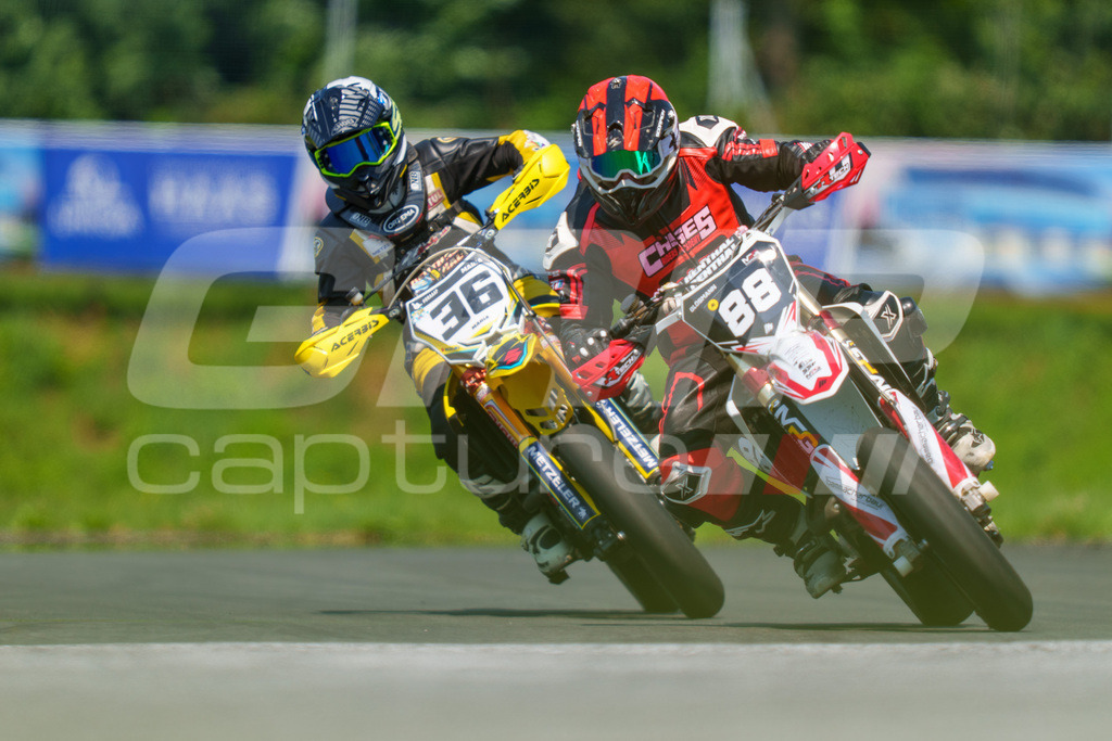G-Cup + Supermoto Staatsmeisterschaft + Hungarian Supermoto Championship | GRIPcapture steht für authentische Sportfotografie in Österreich – für Momente, die mehr sind als Geschwindigkeit oder Ergebnis. Es geht um Emotion, Spannung, Fokus und den Augenblick, der oft nur einen Wimpernschlag dauert.Ob Motorsport, Teamsport oder 