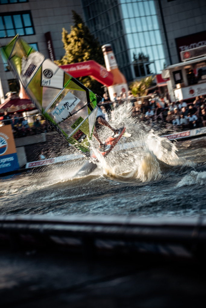 Kieler WOCHE Tow In Windsurf - @danielpankoke dpmedia (95 von 158) | dp-photography - Realisiert mit Pictrs.com