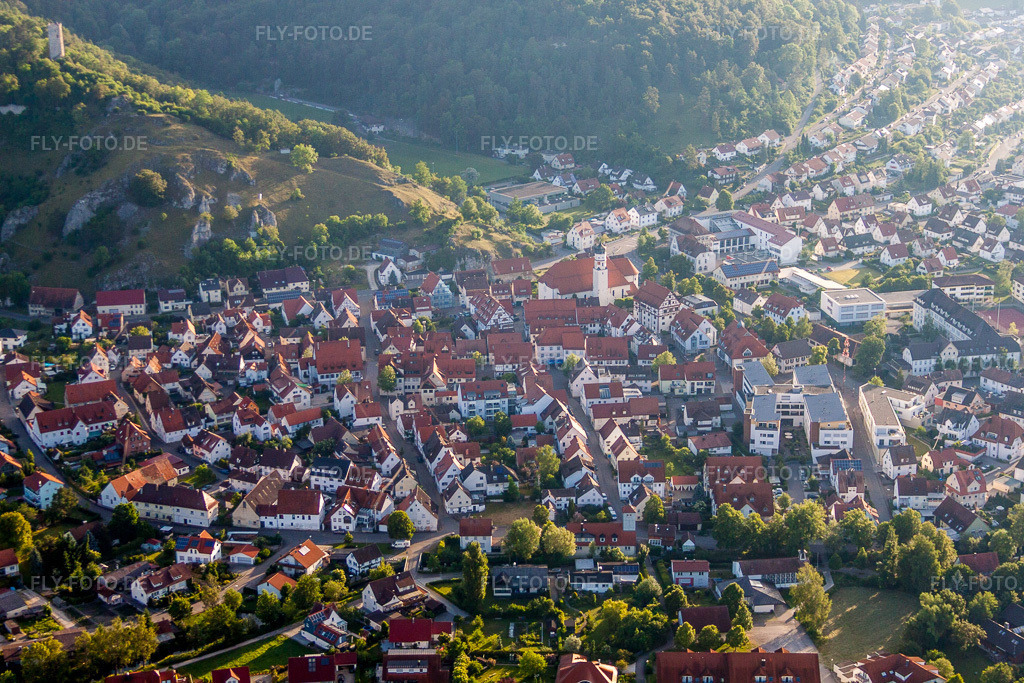 Luftbild: Dorfansicht in Schelklingen im Bundesland Baden-Württemberg in Deutschland. Foto: IMG_67115.jpg vom 08.06.2014 durch Werner Riehm/FLY-FOTO.de