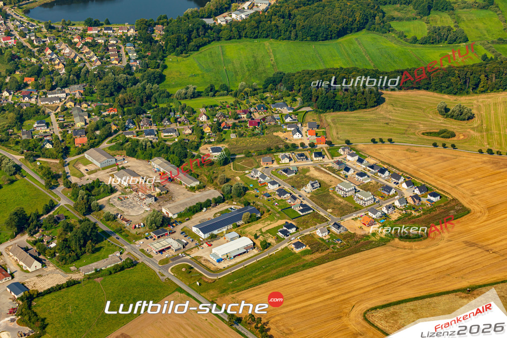 Luftaufnahme Grundstück Satow - Die Luftaufnahme wurde 2025 vom UL-Flugzeug heraus erstellt ( ohne Drohne ) - Hochauflösende Luftaufnahme - für professionelle Ausdrucke geeignet. Die Geschenkidee !Mit Lizenz und Bildrechte bestellbar