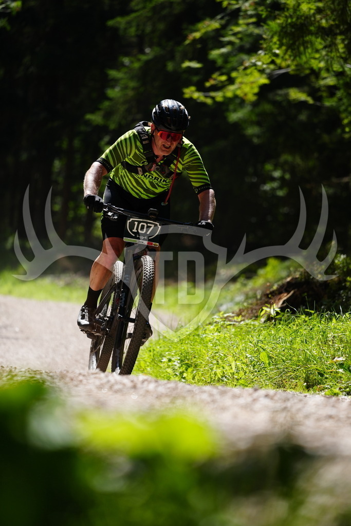 FC102029 | Fotogalerie der Treibjagd im Dunkelwald - Dein MTB Etappenrennen im Erzgebirge - Realisiert mit Pictrs.com