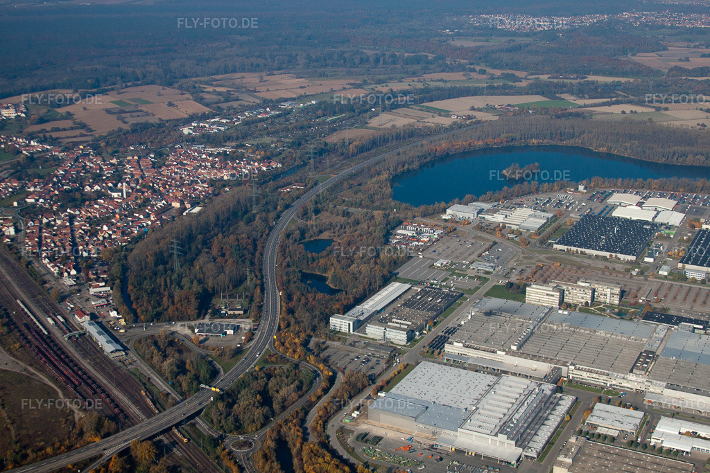 Luftbild: Ortsansicht von Osten in Wörth am Rhein im Bundesland Rheinland-Pfalz in Deutschland. Foto: IMG_35221.jpg vom 31.10.2010 durch Werner Riehm/FLY-FOTO.de